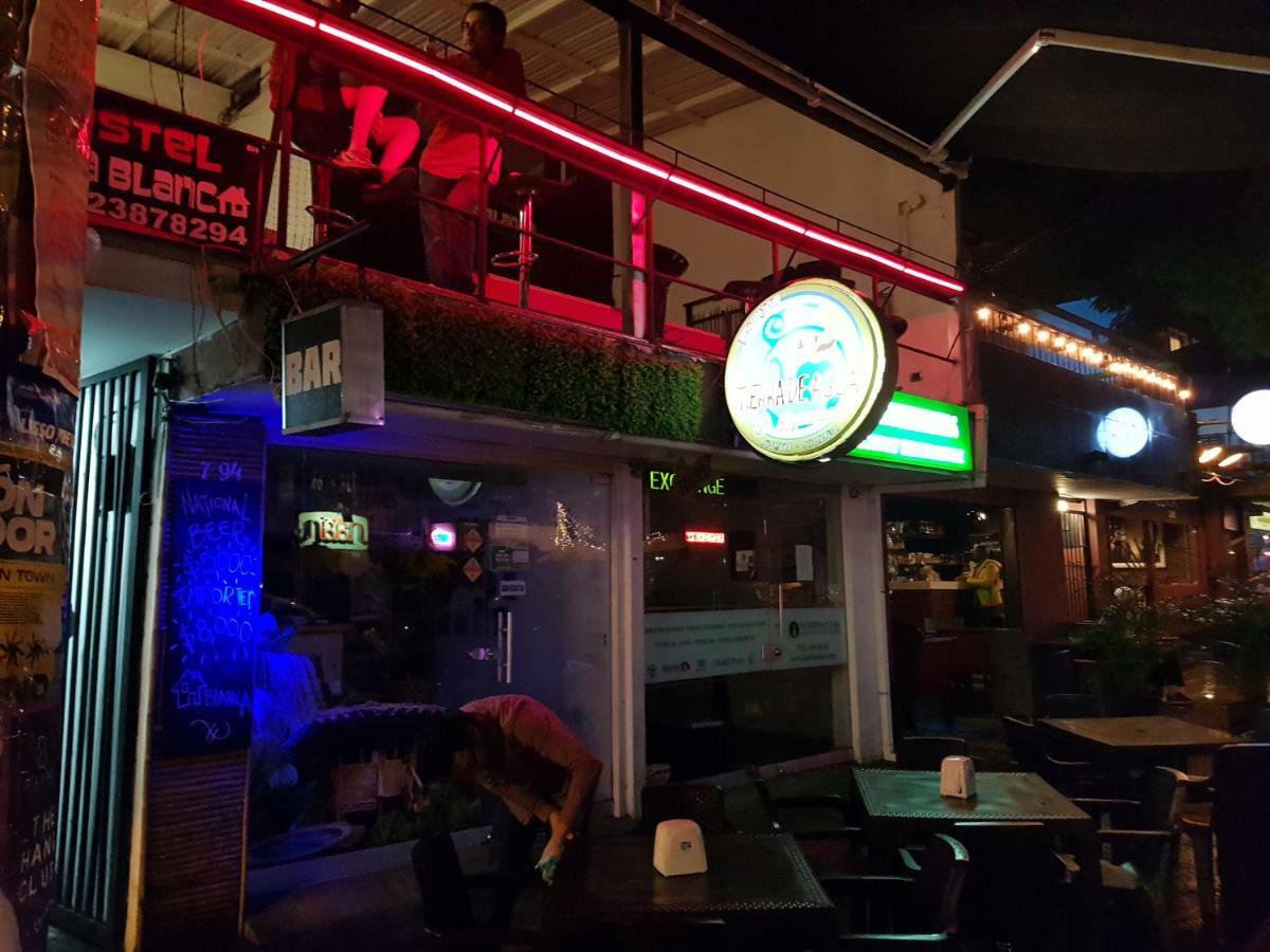 Casa Blanca Hostel Medellín Exteriör bild